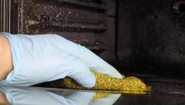 Cleaning an oven